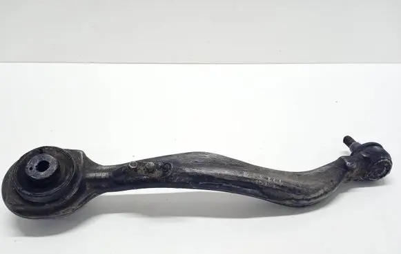 Mercedes-Benz C W204 Front lower control arm/wishbone 204210