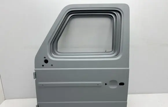 Mercedes-Benz Sprinter W906 Front door A465