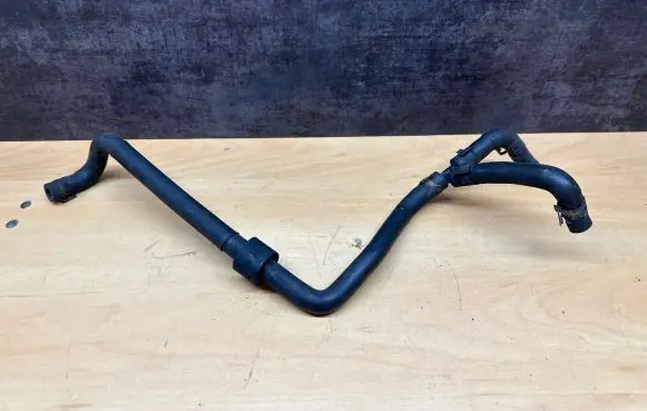 Volkswagen Touran I Engine coolant pipe/hose