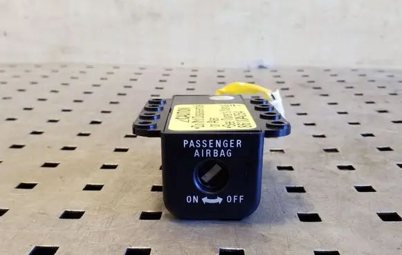 Passenger airbag on/off switch