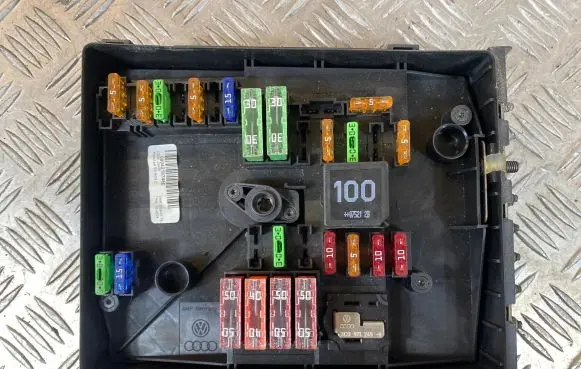 Skoda Octavia Mk2 (1Z) Fuse module 1K0937125A 017183071