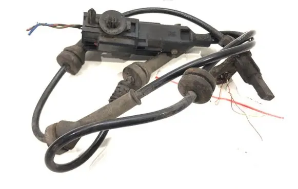Land Rover Freelander 2 - LR2 ABS wheel speed sensor 