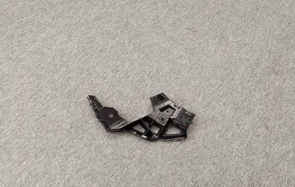 Front bumper mounting bracket