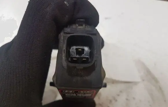 KIA Sorento Windscreen/windshield washer pump 985102J000