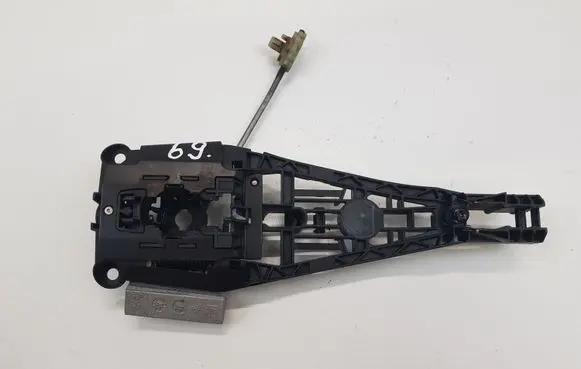 Rear door exterior handle/bracket