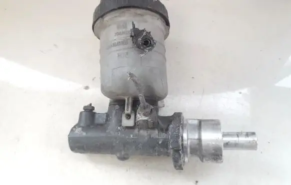 Volvo S40, V40 Master brake cylinder