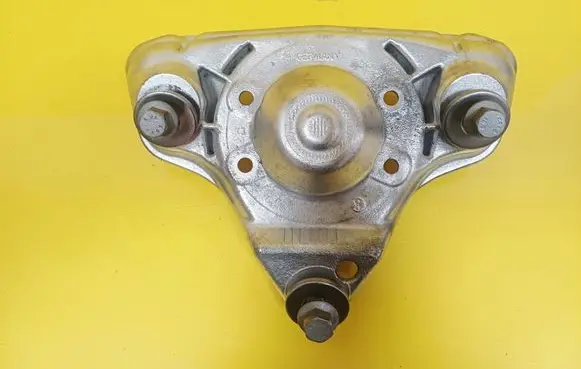 Volkswagen PASSAT B5.5 Front upper strut mount 8D0412383E