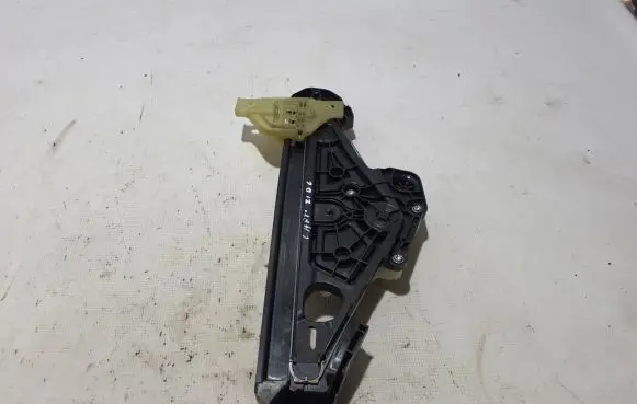 Renault Captur II Rear window lifting mechanism without motor 827209371R