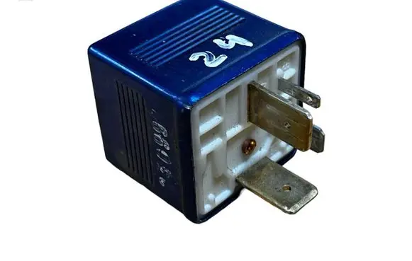 Volkswagen Golf IV Other relay 8A0951253 899587