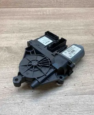 Volkswagen Touran I Front door window regulator motor 1K0959701B 1K0959793A