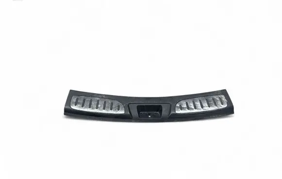 Trunk/boot sill cover protection