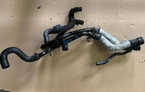Volkswagen Arteon Engine coolant pipe/hose 5C0121070M 5Q0121064H