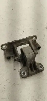 Subaru Outback (BS) Engine mount bracket