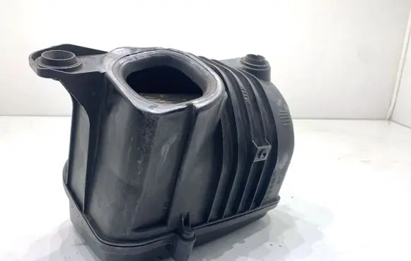 Volkswagen PASSAT B6 Air filter box 3C0129607S