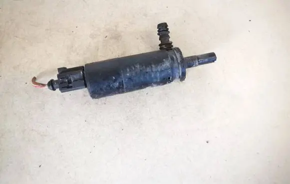 Volkswagen Golf V Headlight washer pump 