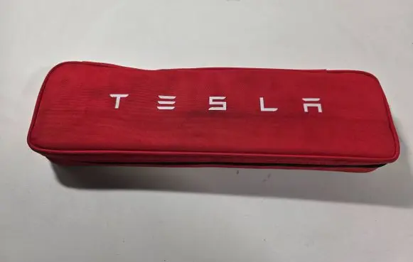 Tesla Model 3 First aid kit P1475076-00-C