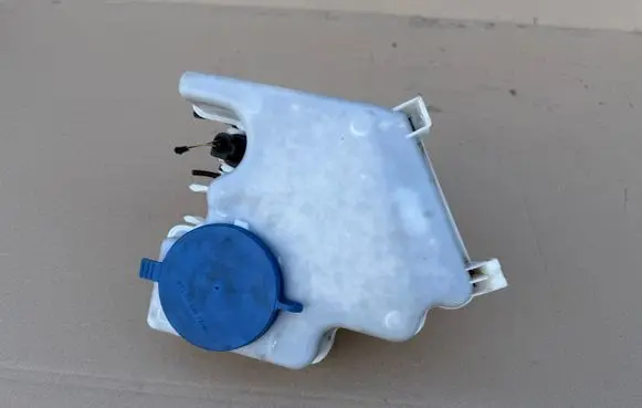 Mercedes-Benz B W245 Windshield washer fluid reservoir/tank 1698690220
