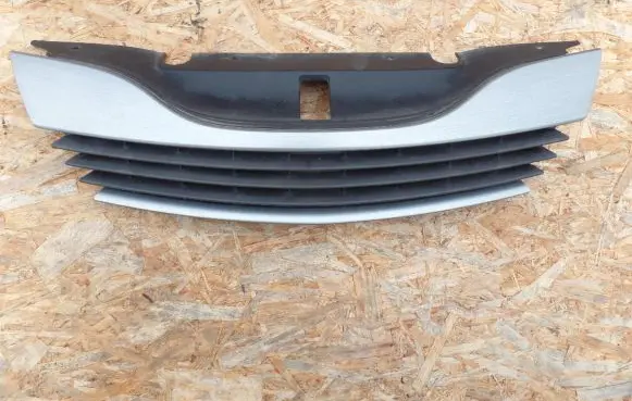 Renault Laguna II Front bumper upper radiator grill 8200012581