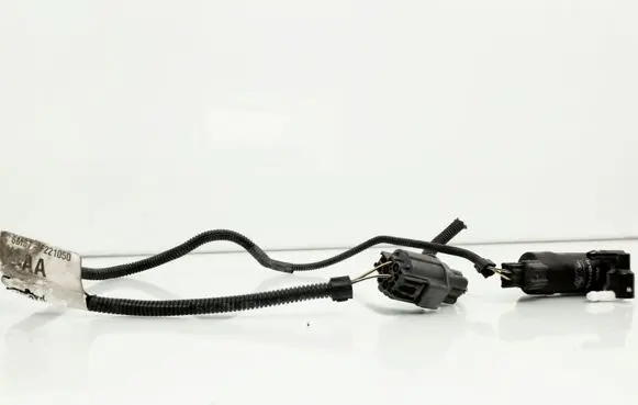 Ford Focus C-MAX Windscreen/windshield washer pump 6M5TF221050 1S7117K624FE