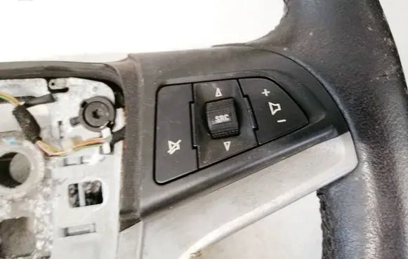 Steering wheel buttons/switches