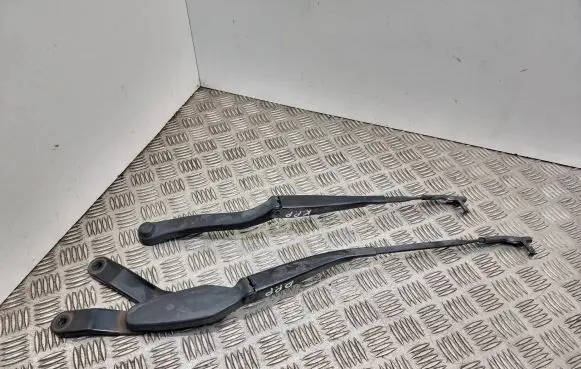 Mercedes-Benz E W212 Windshield/front glass wiper blade A2128200944 3392125703 79536