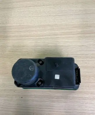 Volkswagen Golf IV Central locking vacuum pump 3A0962257