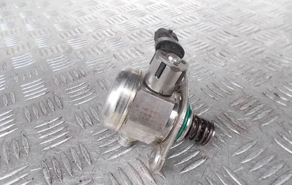 Volvo XC40 Fuel injection high pressure pump 31405318