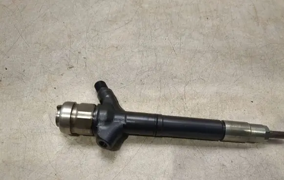 Fuel injector