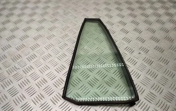Toyota RAV 4 (XA20) Rear vent window glass 43R00033 6818942020