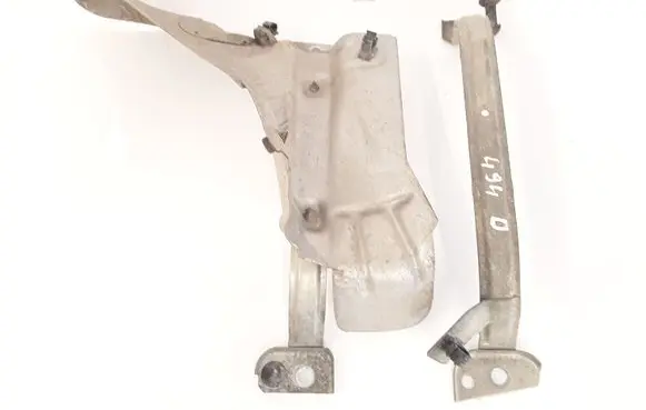 Fuel tank mounting bracket