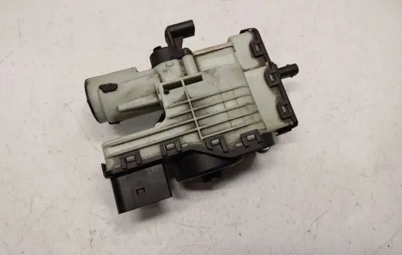 BMW 3 E90 E91 Adblue pump 0928404002 16197244137