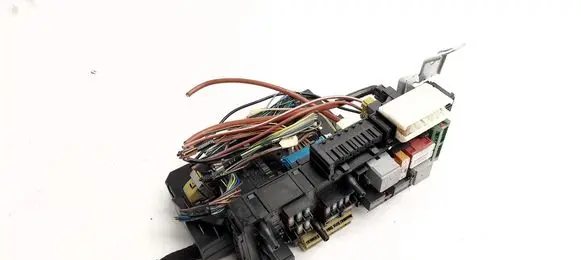 Mercedes-Benz E C207 W207 Fuse module 2129015205