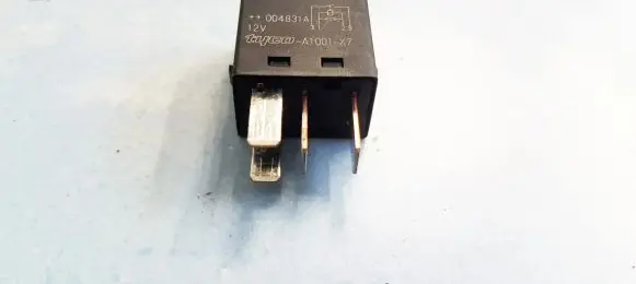 Mitsubishi Space Star Other relay MB953382