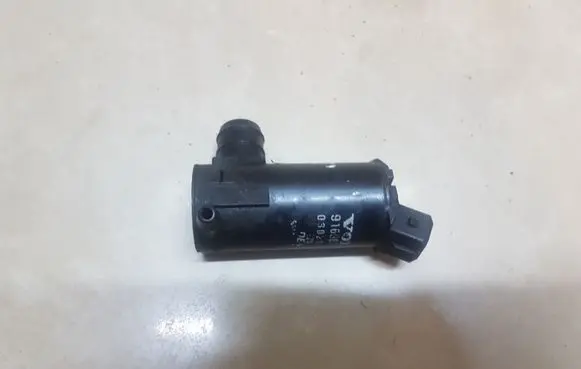Volvo V70 Windscreen/windshield washer pump 9163611