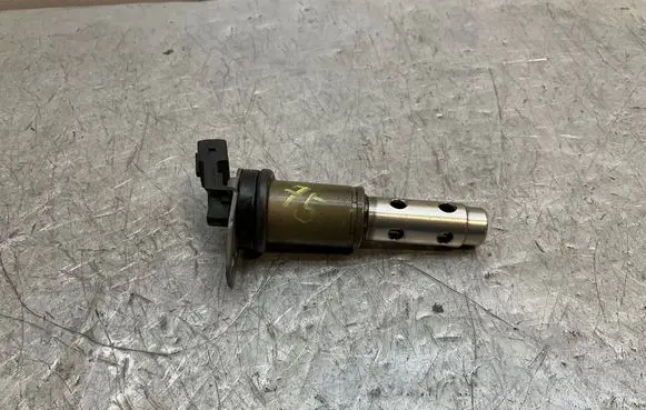 BMW 5 E60 E61 Camshaft vanos timing valve 7585425 13151284 1136