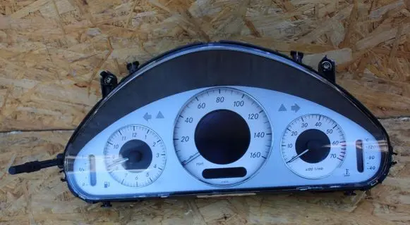 Mercedes-Benz E W211 Speedometer (instrument cluster) w2112115403111