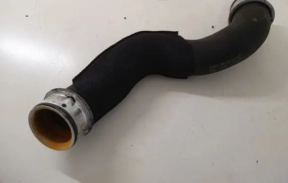 Mercedes-Benz C W204 Engine coolant pipe/hose A2125018282