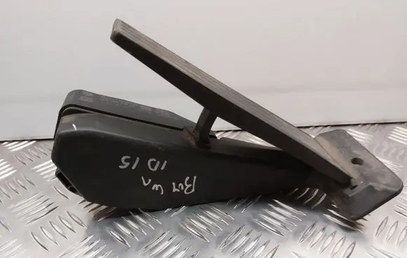 BMW 1 E81 E87 Accelerator throttle pedal 6786589 3542 I240309