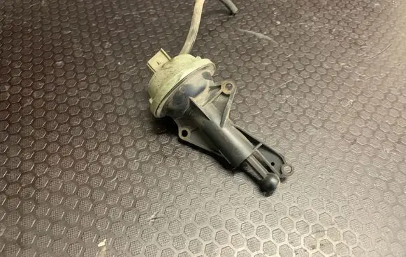 Ford Mondeo Mk III Valve vacuum 1S7G9L492