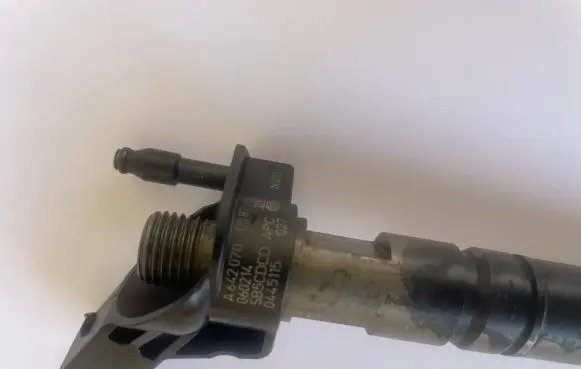 Mercedes-Benz ML W164 Fuel injector A6420700587 0445115027