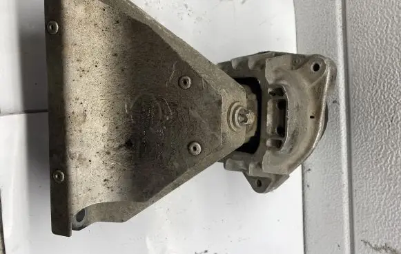 BMW 5 F10 F11 Engine mount bracket 2211677737104