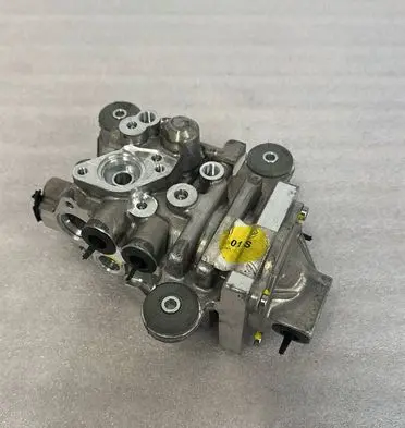 Porsche 911 992 Air suspension valve block 992511051G 992511851C