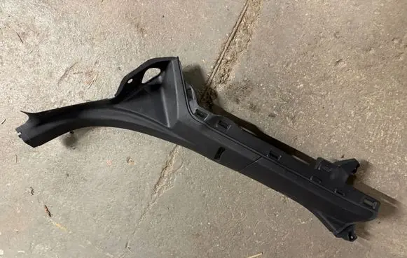 Skoda Yeti (5L) Rear seat side bottom trim 5L0867766B