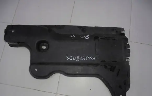 Volkswagen PASSAT B8 Rear underbody cover/under tray 3Q0825102A