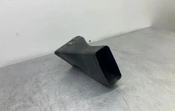 BMW 5 E60 E61 Intercooler air channel guide 7178085