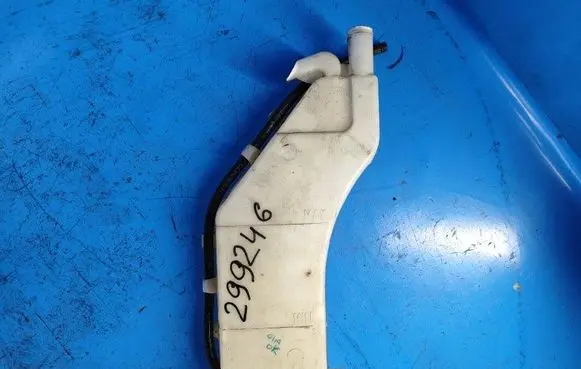 Nissan Sentra B17 Coolant expansion tank/reservoir 217103SH0A