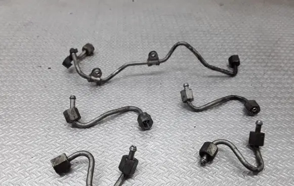 Mercedes-Benz Sprinter W906 Fuel injector supply line/pipe 