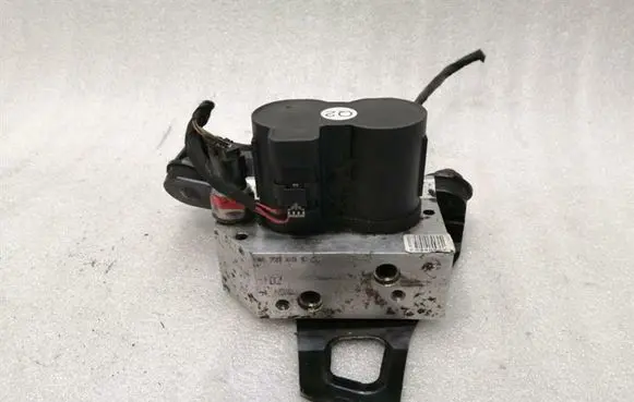Mercedes-Benz SL AMG R230 Air suspension valve block A2213201058
