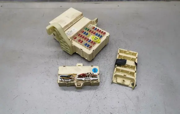 KIA Magentis Fuse module 911042G070 919502G200