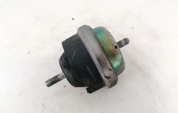 Citroen Berlingo Engine mount bracket
